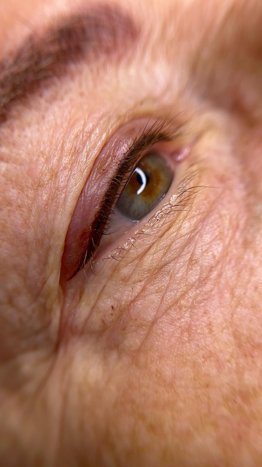 Relleno de pestañas (lash line) antes y después